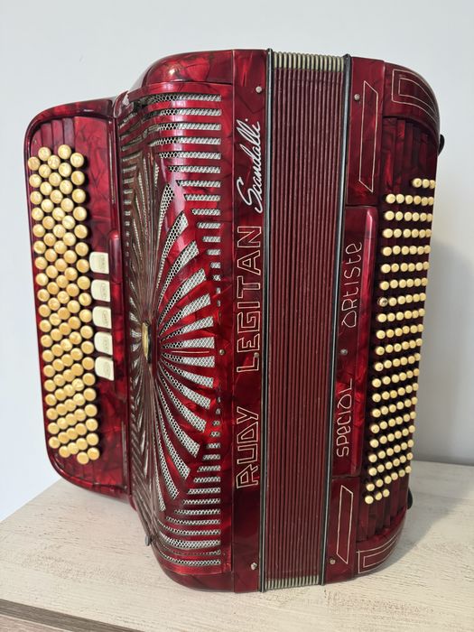Akordeon Scandalli guzikowy