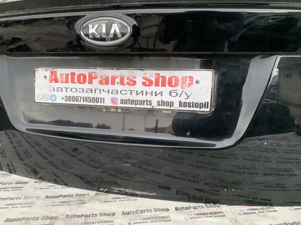Ляда Kia Carens кришка багажника Кіа Каренс Киа карнс кляпа крышка