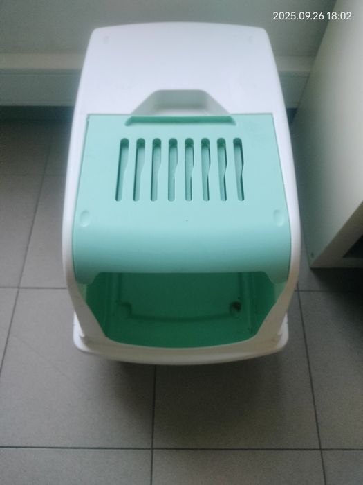 Casinha de wc gato branco e verde