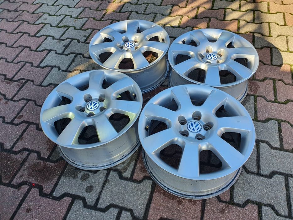 VW Golf 4, Bora 16 cali alufelgi 5x100 stan bardzo dobry