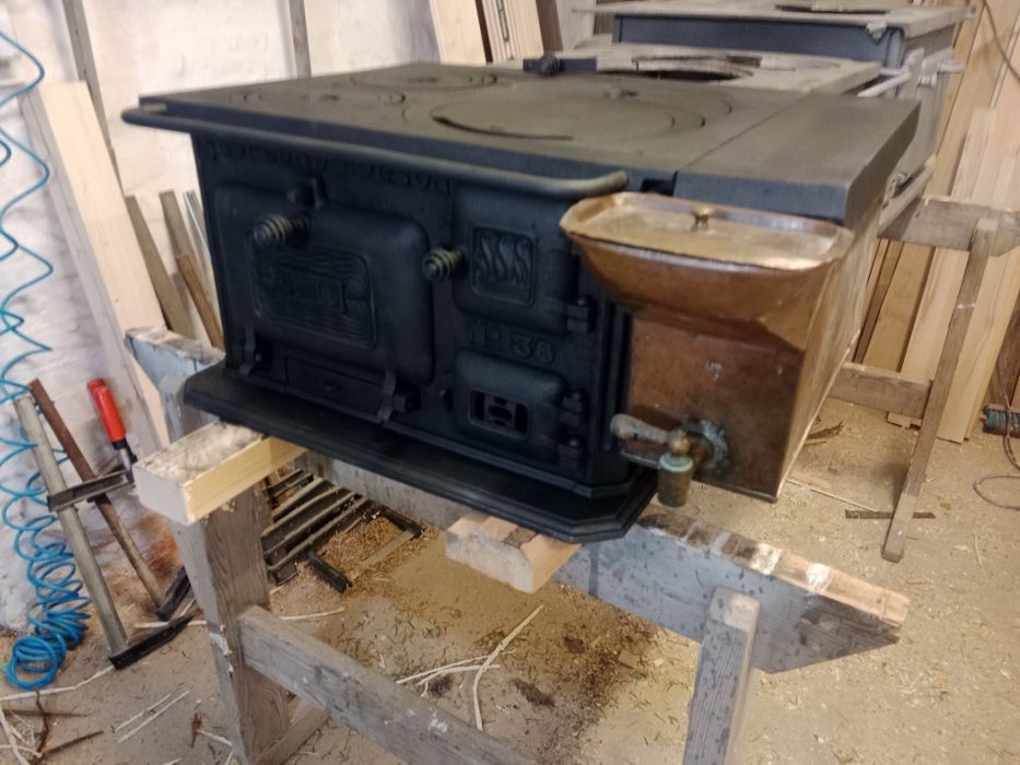 Żeliwny piecyk kuchenka kominek z piekarnikiem