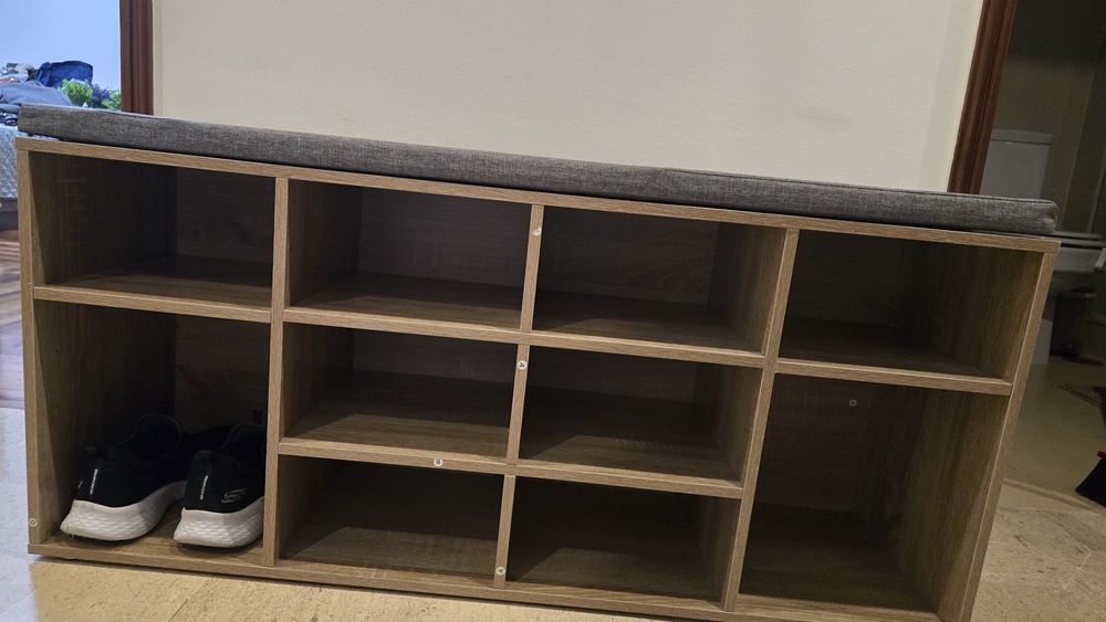 Sapateira com banco/almofada - 10 compartimentos