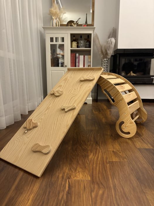 Drewniany Bujak montessori ze wspinaczka