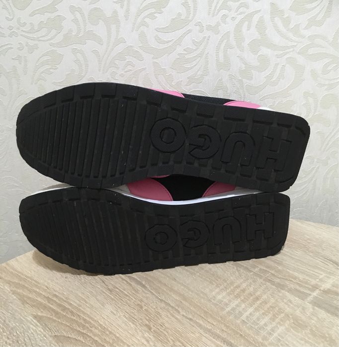 Кросівки Hugo жіночі