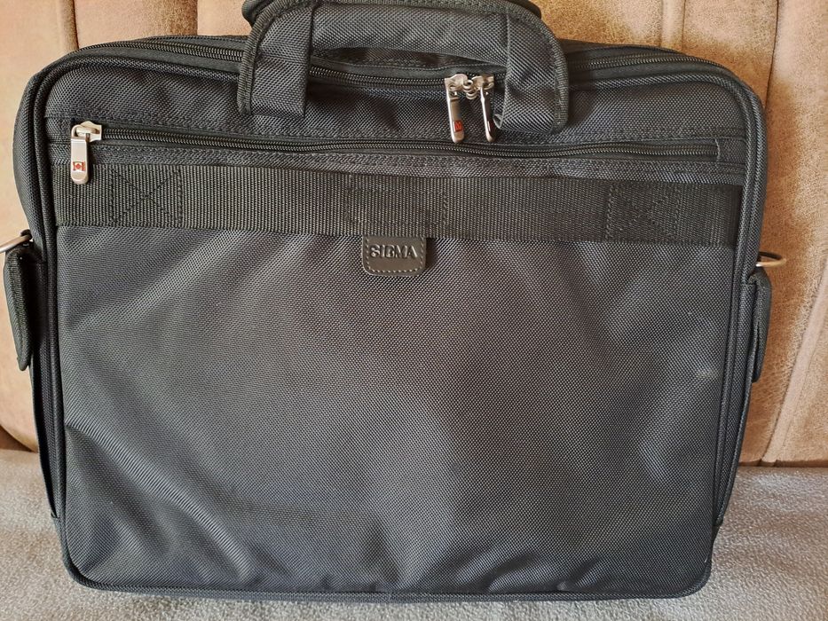 Сумка для ноутбука, два основных отдела, доп. карманы черная новая