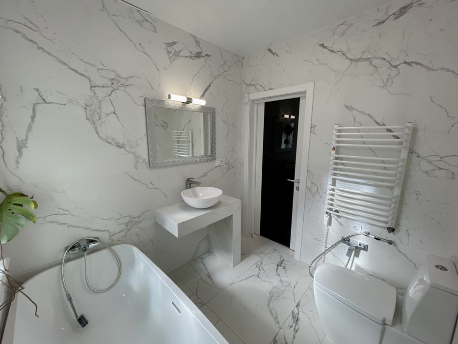 Будинок з дизайнерським ремонтом,ділянкою,продуманим плануванням.