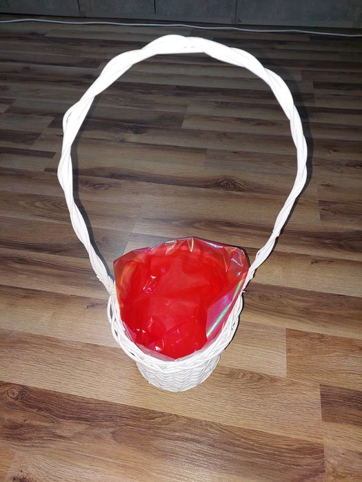 Kosz biały wiklinowy na prezent