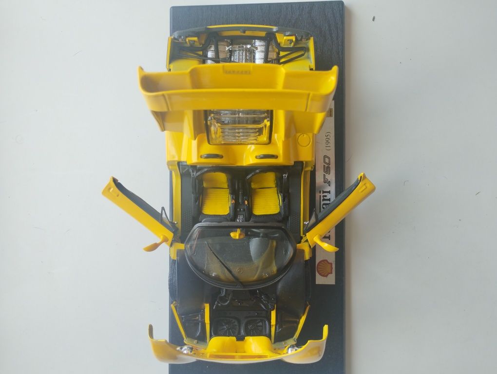 Miniatura Ferrari F50 - 1:18 (Com caixa)
