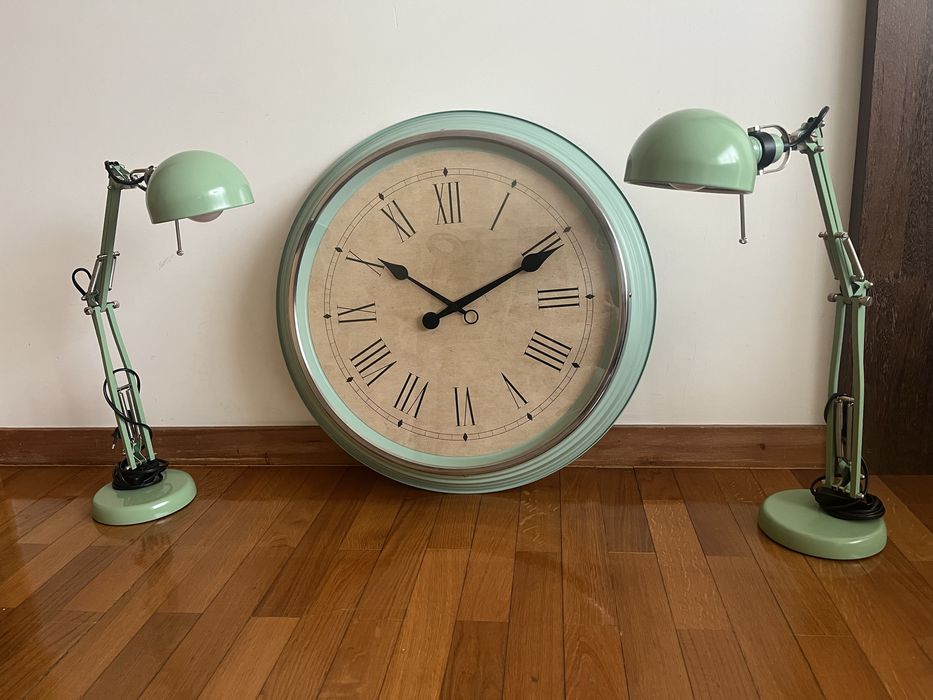 Relogio e Candeeiros de Secretaria