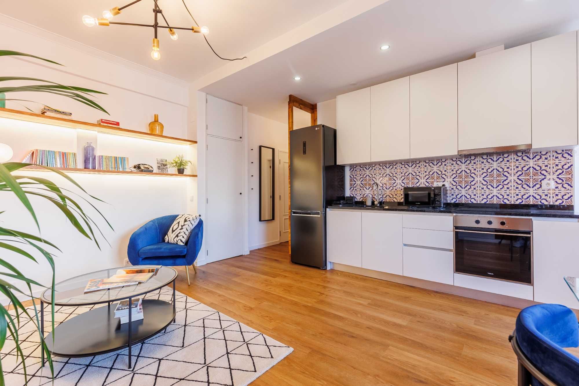 Apartamento com 2 quartos e varanda