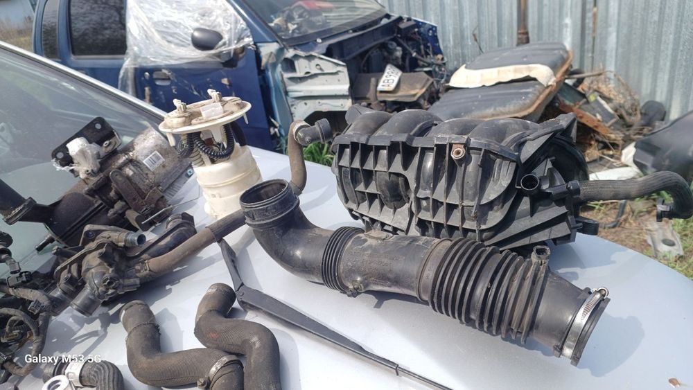 Колектор форсунка заслонка ситроен пежо CITROEN PEUGOUT 1.6л  5FS