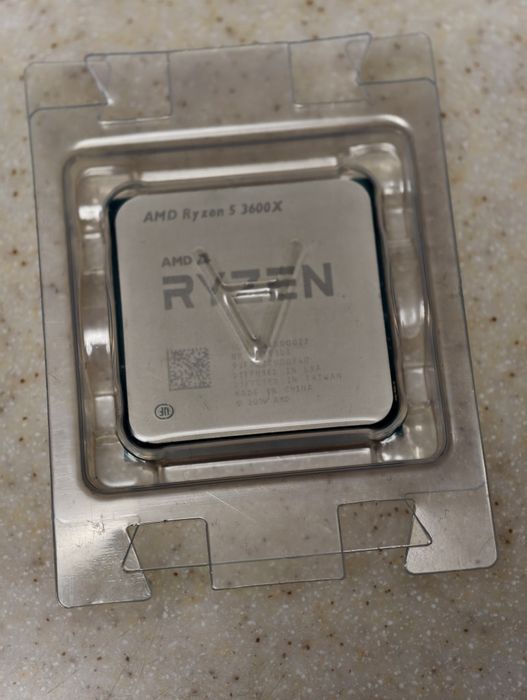 процесор Ryzen 5 3600X