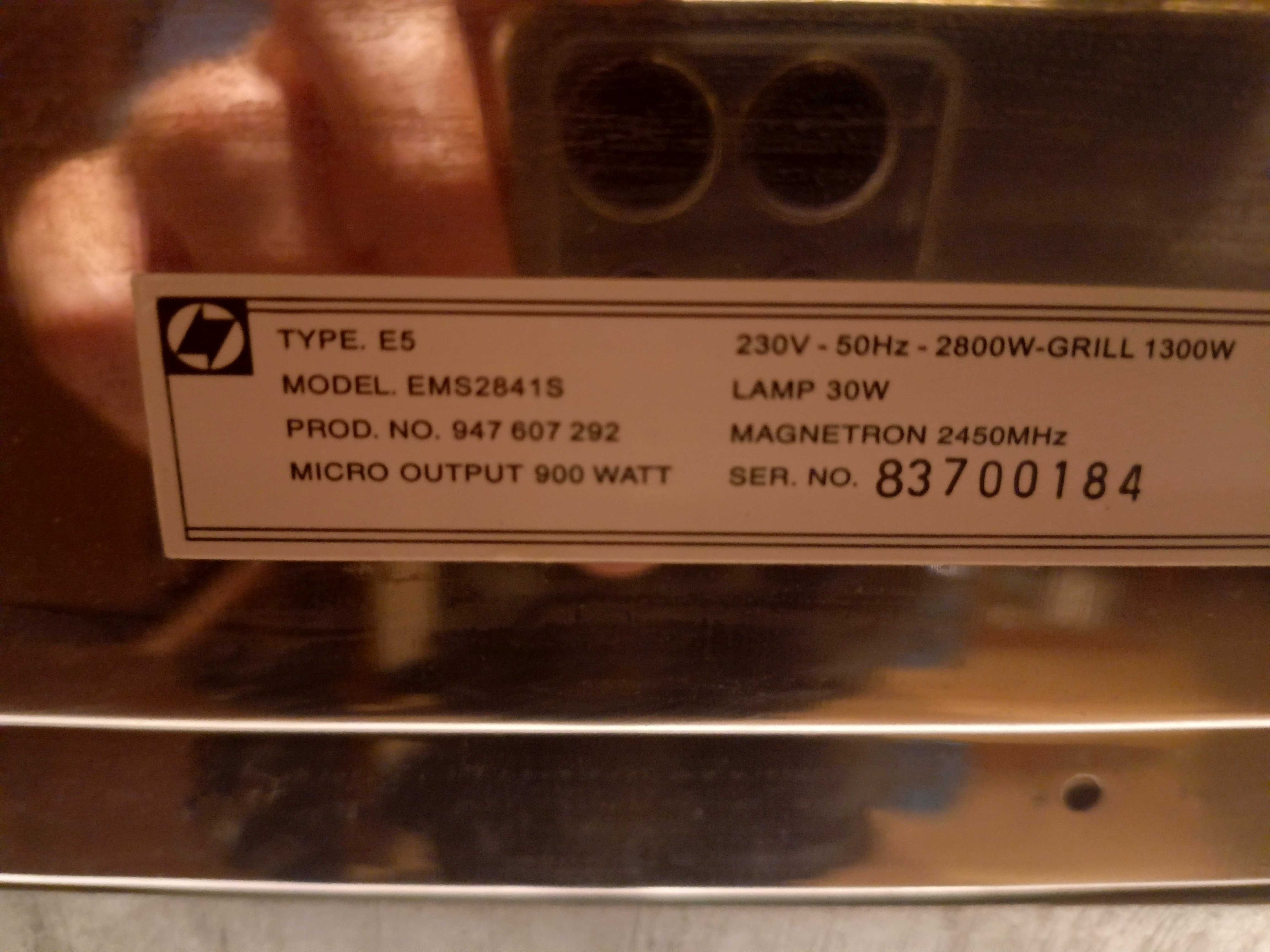 Kuchenka mikrofalowa wolnostojąca Elektrolux EMS 2841 S
