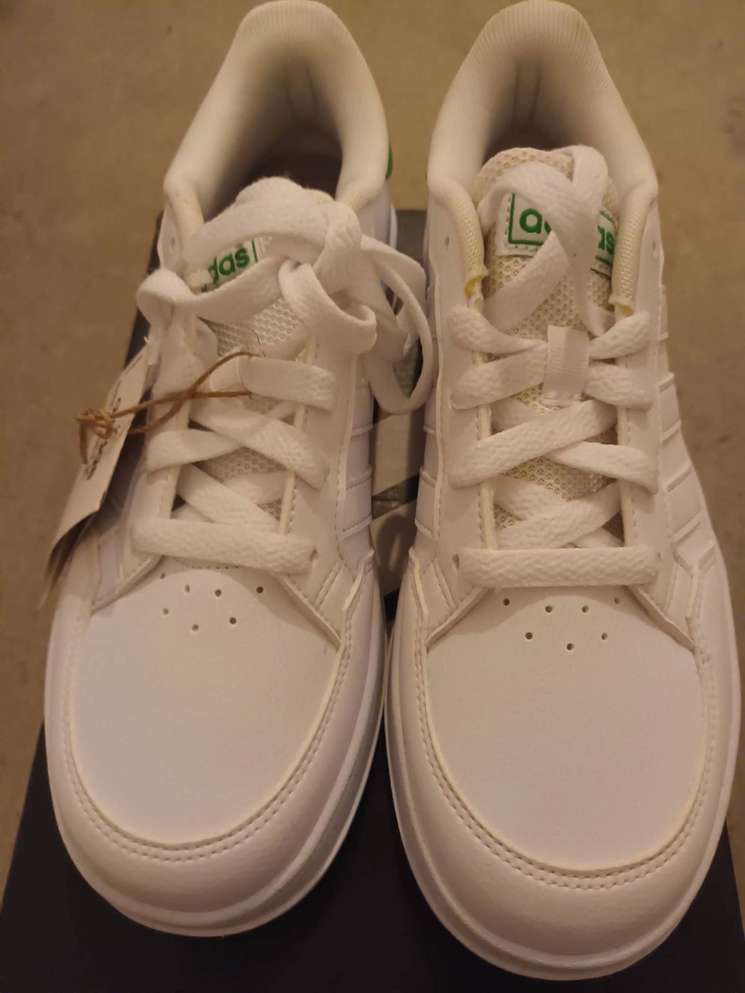 Ténis Adidas novos