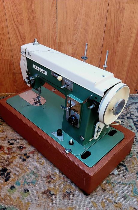 Польская швейная машина Radom 432 настроенная шьет все полный комплект