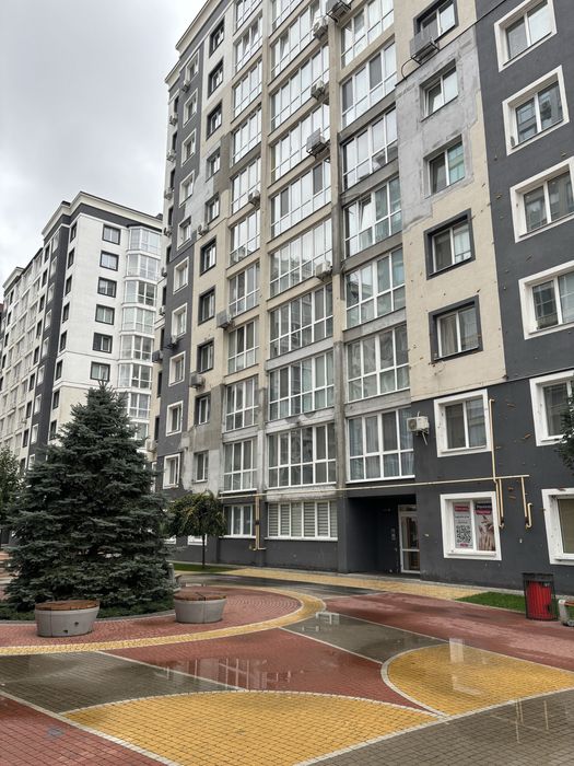 Велика 2кімнатна квартира з терасою в Континенті 4 черга