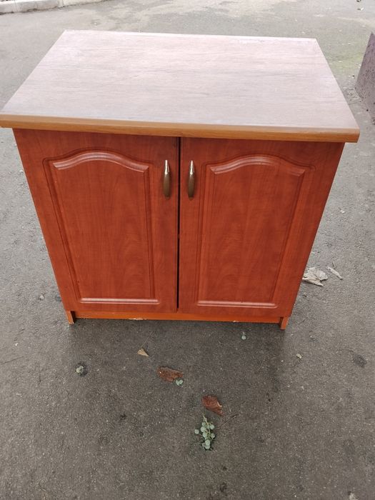 Продам мебель столы