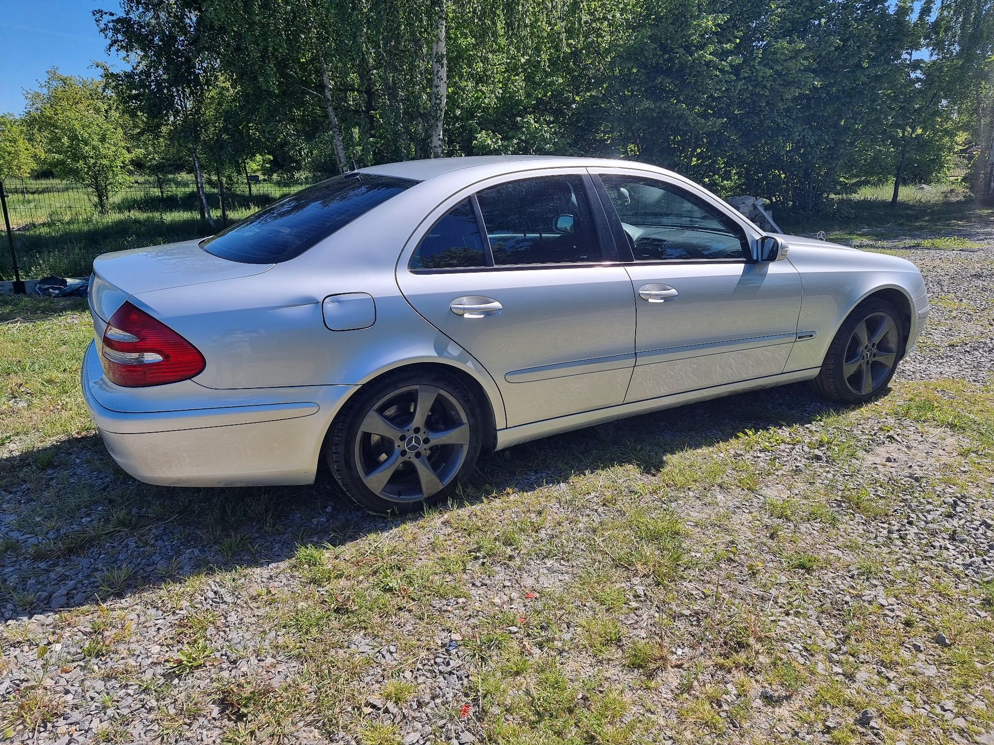 Mercedes E 280  benzyna