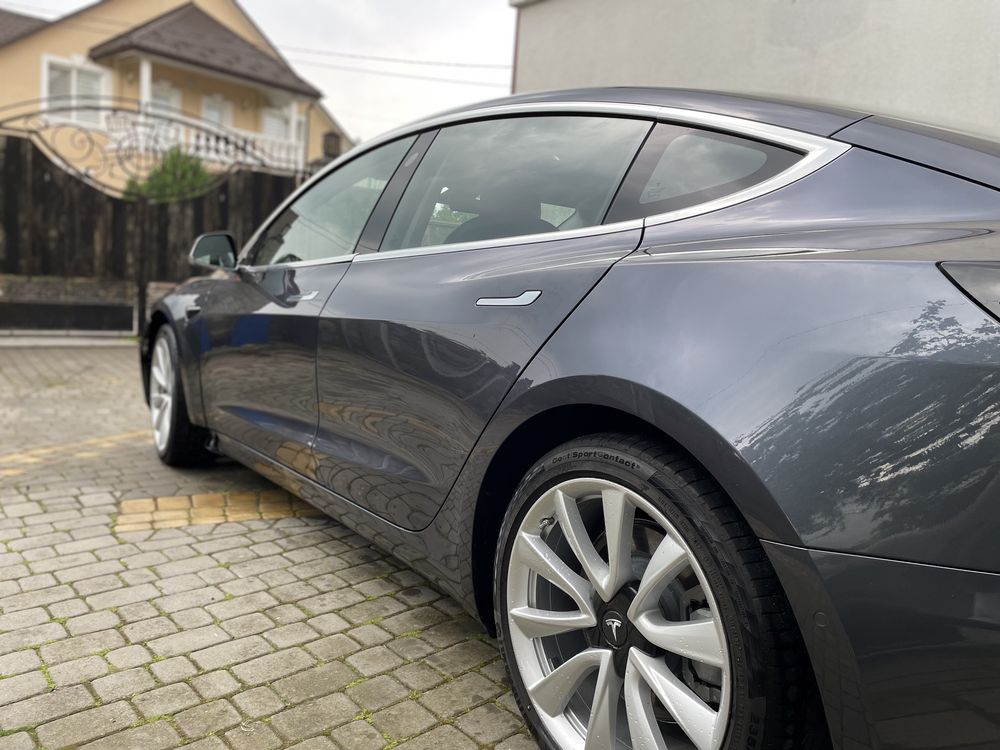 Tesla model 3 long range