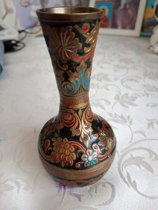 Бронзова ваза, Індія, емалі