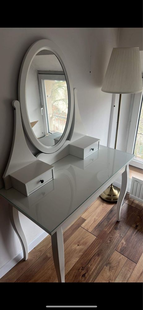 Toaletka Hemnes z lusterm