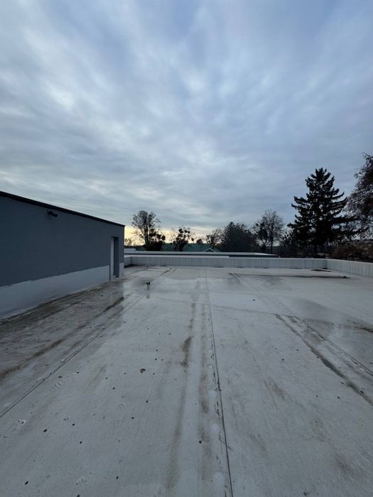 Оренда фасадних комерційних приміщень 100м2 та 450м2 Луцьк