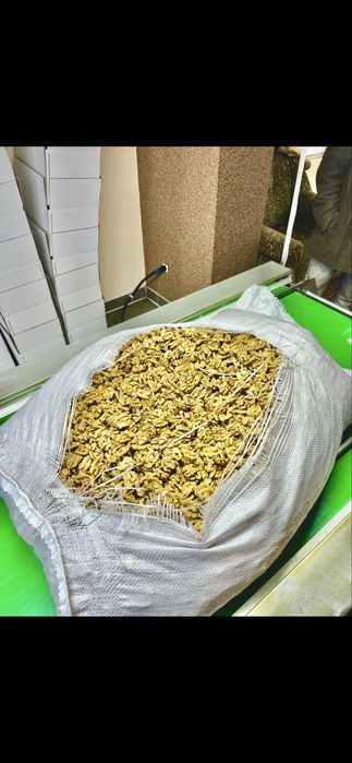 Грецький горіх очищений