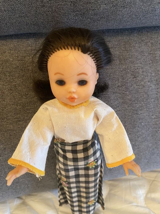 Boneca antiga Tucha