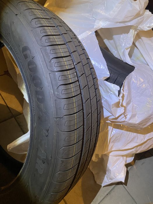 Шини Goodyear EfficientGrip Performance 195/60 R18 96H XL