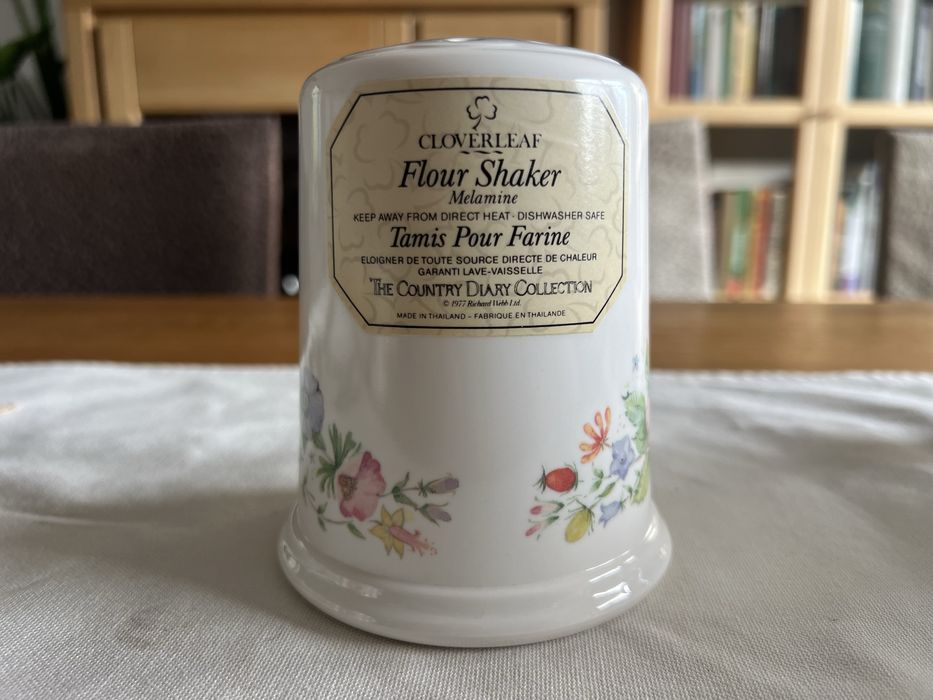 Pojemnik na mąkę lub cukier puder do posypywania