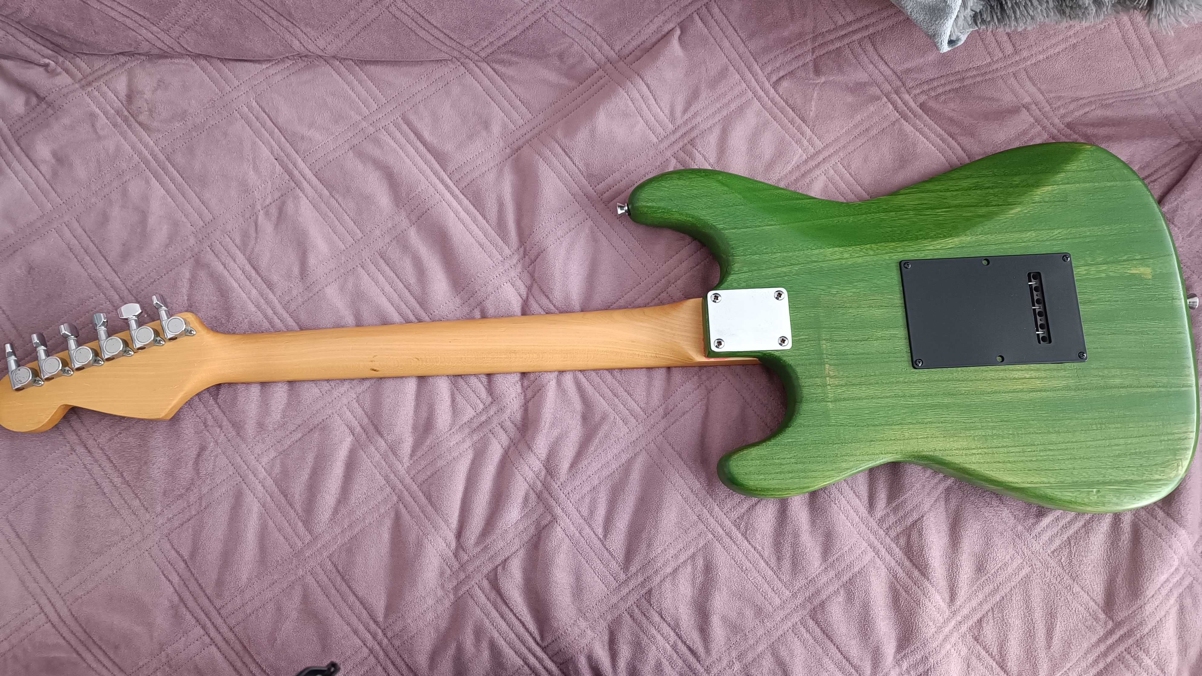 Sprzedam gitarę elektryczną .Stratokaster Green Strat.