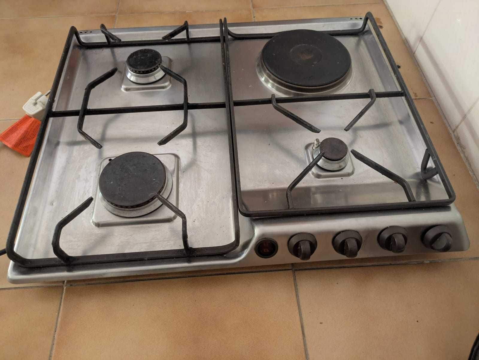 Vendo placa de fogao de gas natural e com um bico eléctrico