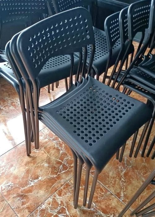 2 cadeiras pretas