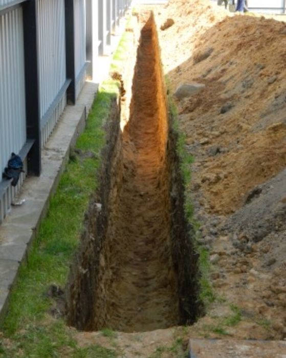 Копка землі у ручну.Траншеї.Ями під кільця.