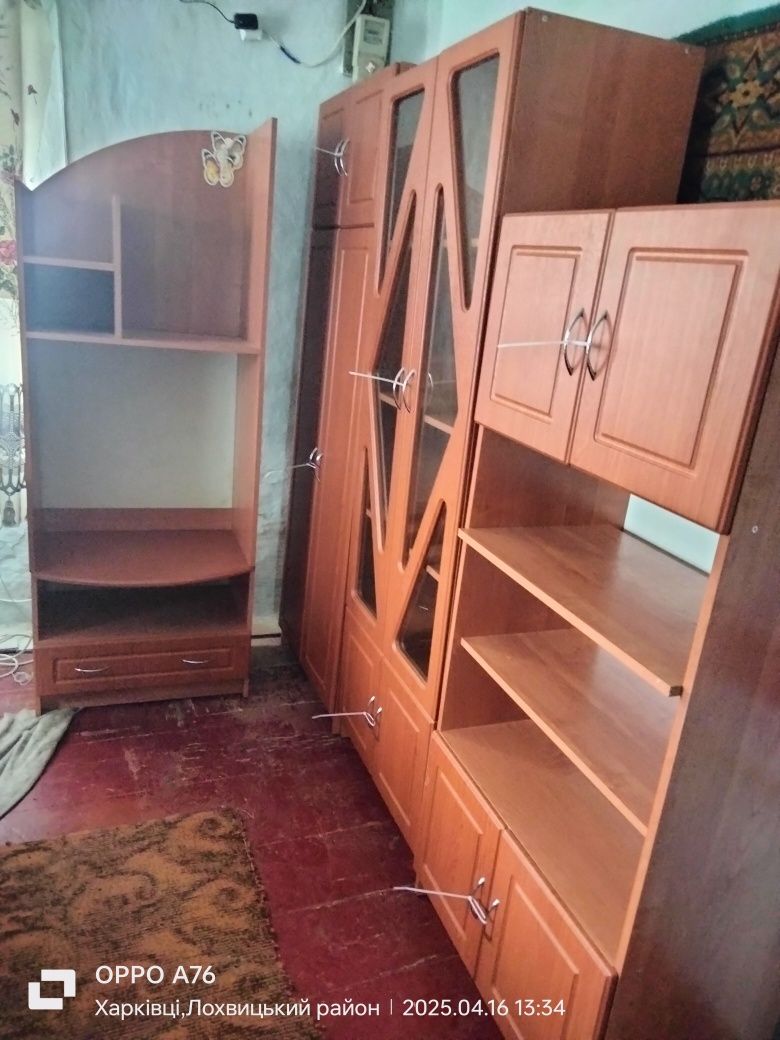 Продам б/у ствнку в вітальню
