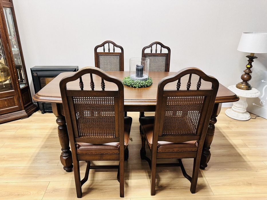 W 100% dębowy stół z 4 krzesłami ze skórą i rafią :)