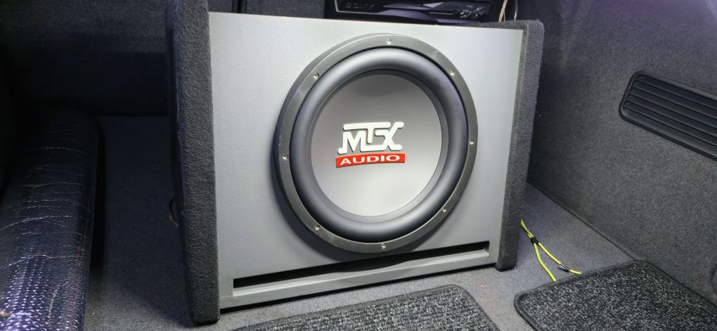 Subwoofer MTX 250W.