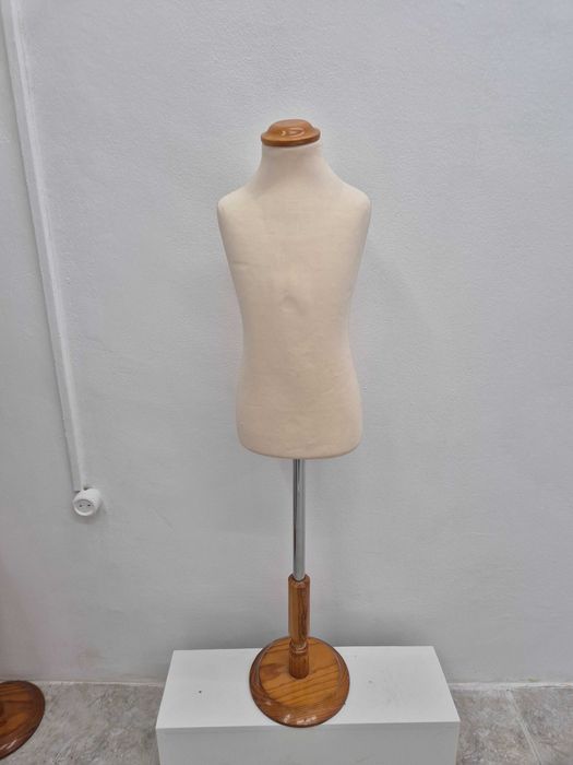 Busto/manequim criança - Mais bustos e manequins disponíveis