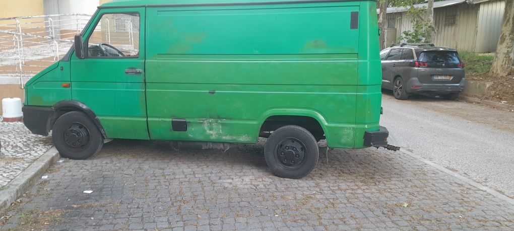 Iveco impecavel a trabalhar