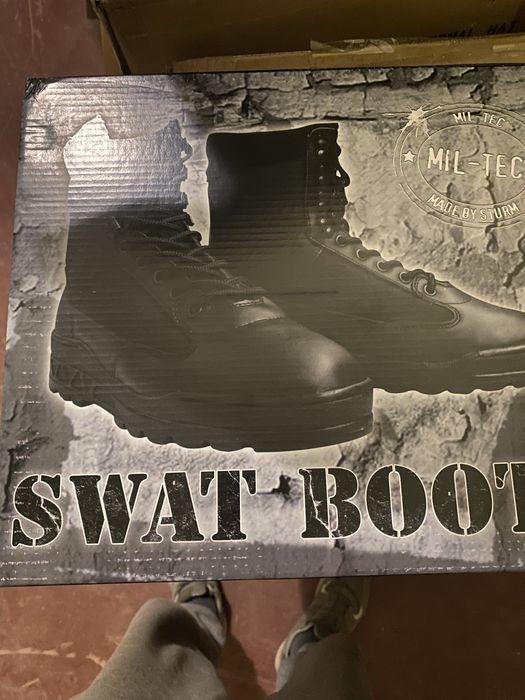 Зимні речі та взуття