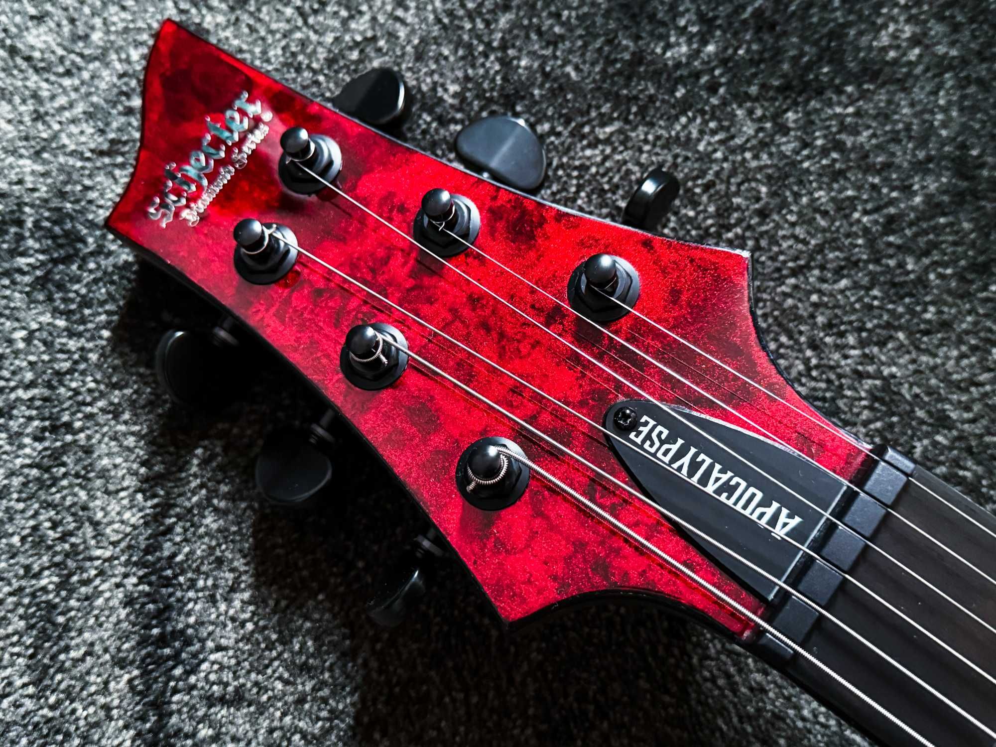Schecter V-1 Apocalypse Red Reign + gig bag