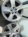 Felgi aluminiowe Mercedes 16’’ + opony luxury 215/45 R17 stan bdb