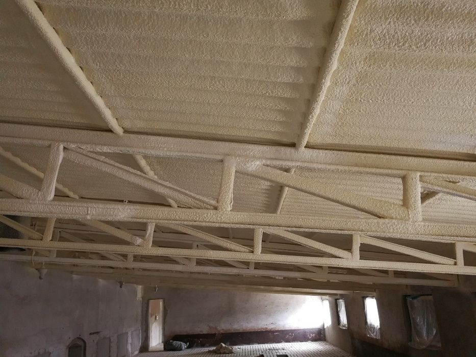 Ocieplenie poddasza PIANA PUR, natrysk, izolacja pianą ocieplenie domu