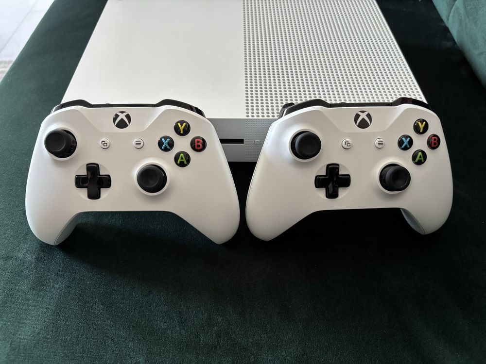 Xbox One S + 2 pady i 3 gry