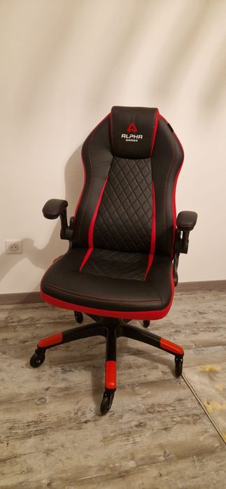 Cadeira gamer preta e vermelha