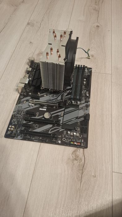 I5 9400f + gigabyte z390 UD