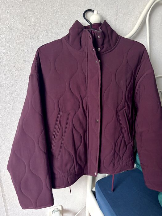 Przejsciowa kurtka fioletowa stan bardzo dobry urocza stradivarius