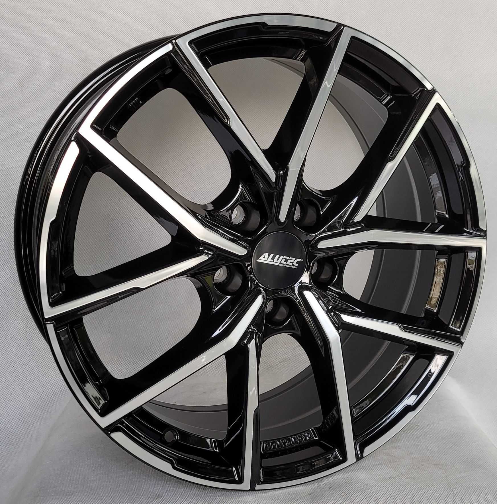 Felgi Alutec 18 VW Passat B8 B7 Superb 3 A4 B7 Formentor VW Arteon CC