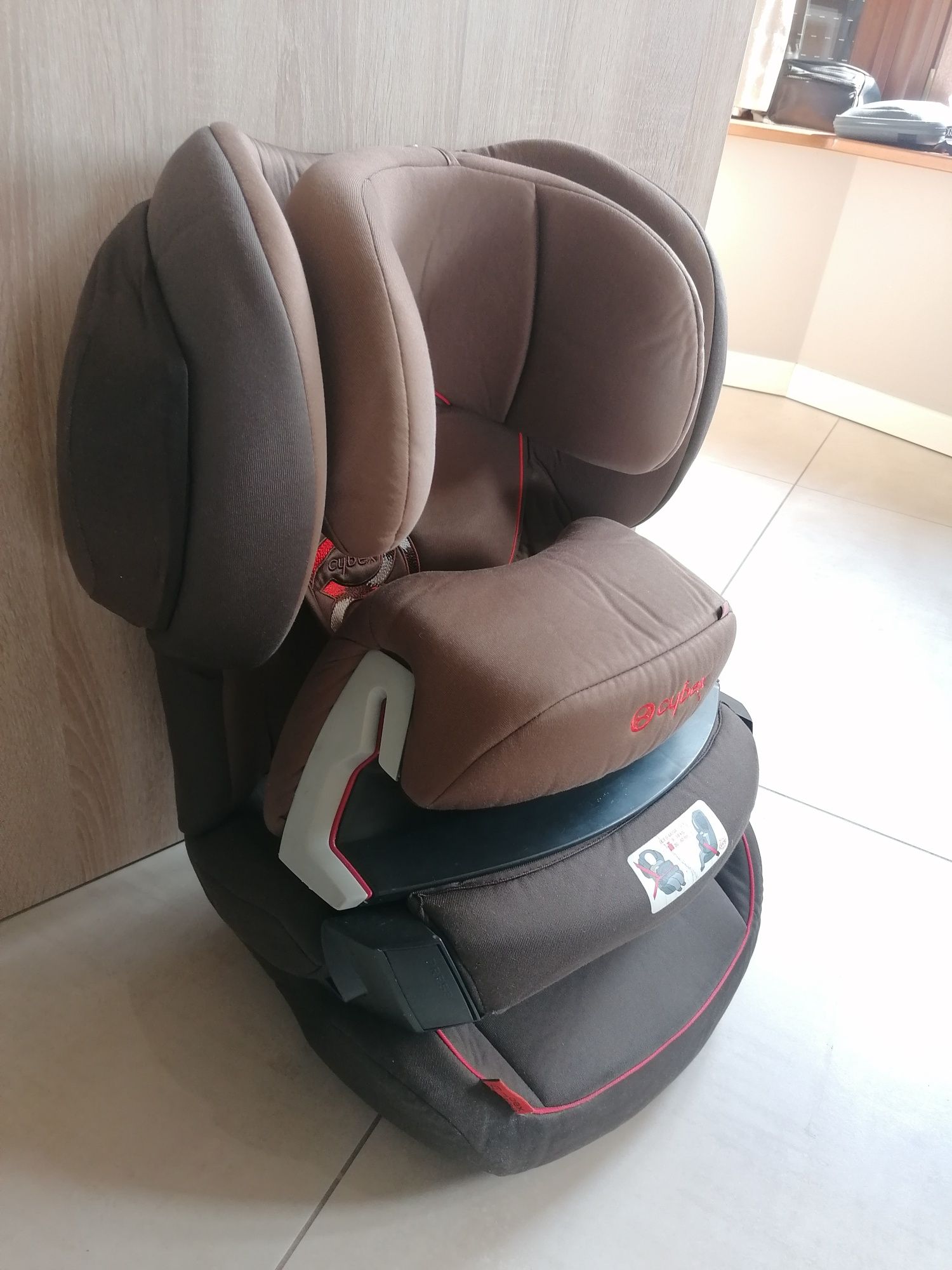 Fotelik CYBEX Juno 2-FIX 9-18kg świeżo wyprany