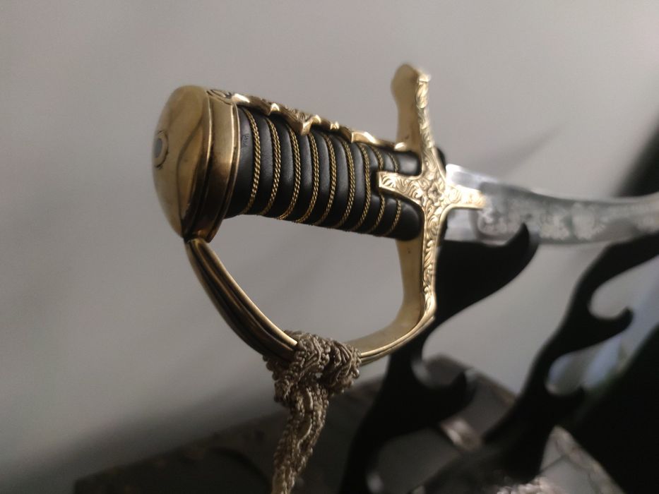 Pieknie zdobiona szabla husarska z temblakiem cheostem zdobiona nowa